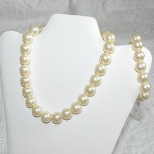 Faux Large Pearl Necklace And Bracelete